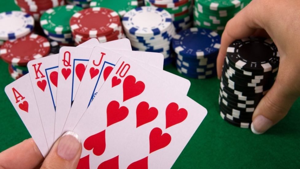 Why Bluffing Is Important While Playing Poker?